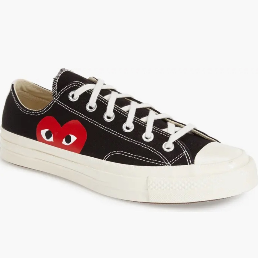 Comme des Garçons PLAY x Converse Low Top Sneaker | NEGOTIABLE PRICE!
